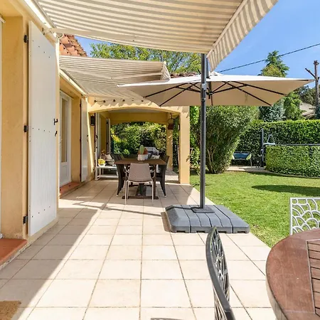 Stunning In Saint-raphael בית נופש